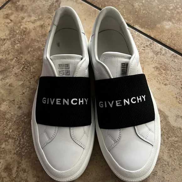 Sneakers in leather with GIVENCHY webbing